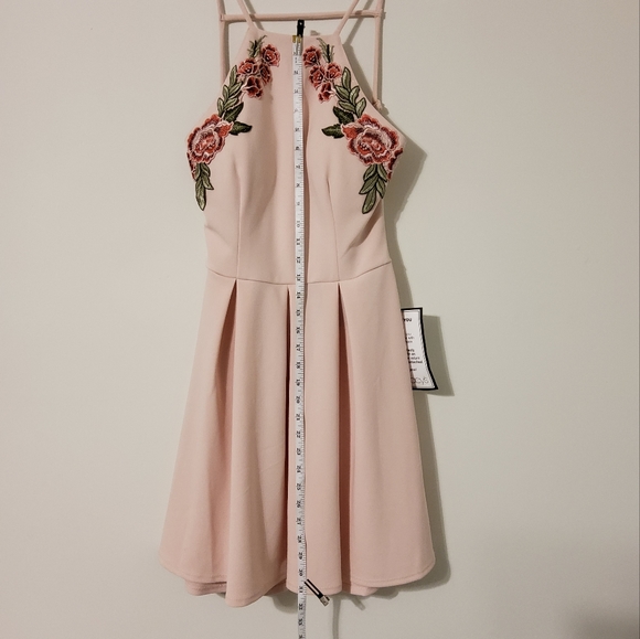 NWT!  B. DARLIN STRETCH EMBROIDERED FIT & FLARE HALTER DRESS  SIZE 9/10 - Picture 2 of 11